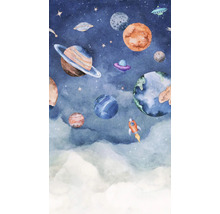 Illustration de planètes, d''étoiles, de vaisseaux spatiaux et d''une fusée sur fond nuageux