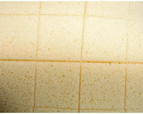 Revêtement de rechange Akkit pour taloche de lavage XL hydro Gros plan d''une plaque de mousse coupée