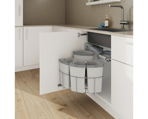 Mülltrennsystem mit mehreren Behältern in einem Küchenschrank