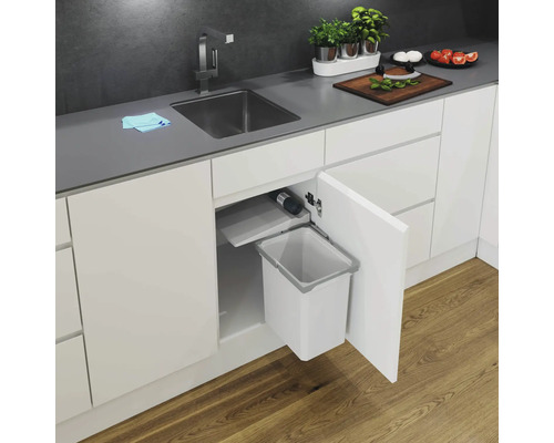 Küchenspüle mit Mülleimer unter der Spüle