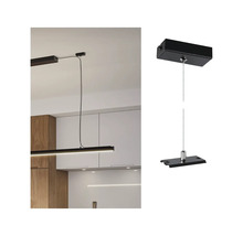 Suspension LED noire dans une cuisine et gros plan de la suspension