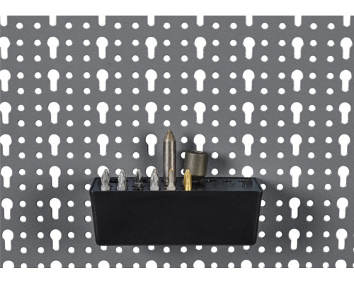 Werkzeugwand mit Steckschlüsselsatz und Bits