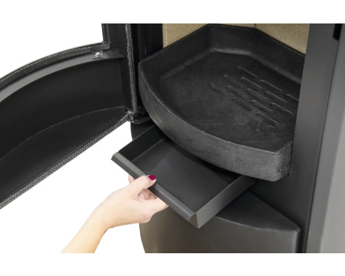 Vue détaillée d''un poêle à bois avec tiroir à cendres sorti