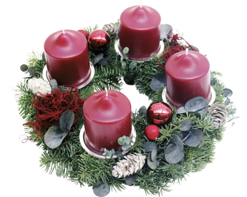 Adventskranz mit vier Kerzen, Kugeln und Tannenzapfen