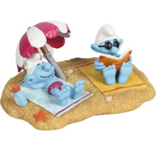 Dekorative Schlumpf-Szene am Strand mit Figuren, Sonnenschirm und Accessoires