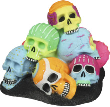 Dekorative Schädelpyramide als Halloween-Dekoration