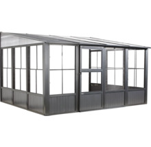 Serre avec porte coulissante et panneaux transparents