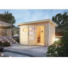 Sauna extérieure en bois avec porte en verre dans un jardin