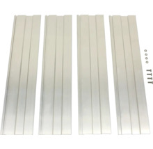 Vier Profile mit Schrauben zur Montage