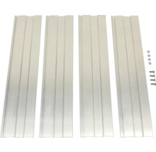 Vier Aluminiumprofile mit Schrauben zur Montage