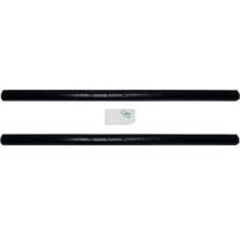 Zwei schwarze Heizungsrohre mit Dichtungsringen