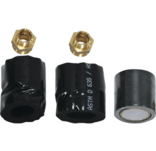 Image de deux raccords en laiton et trois rouleaux de ruban isolant pour installations sanitaires