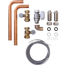 Kit de raccordement de radiateur avec tubes en cuivre, robinets et accessoires pour l'installation d'un radiateur.