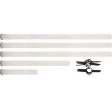 Verschieden lange Polycarbonat-Rohre mit Aufhängungsringen