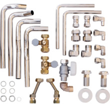 Divers composants d'installation sanitaire, y compris des tuyaux, des vannes et des raccords, en métal