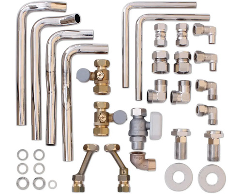 Verschiedene Sanitärinstallationsstücke, darunter Rohre, Ventile und Verbindungsstücke.