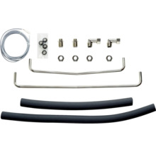Kit avec câbles, tuyaux, raccords et joints pour installations sanitaires.