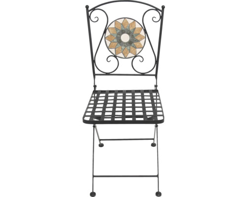 Gartensessel aus Metall mit Mosaikmuster auf der Rückenlehne