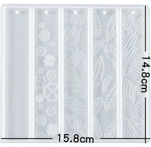 Moule en silicone avec cinq cavités rectangulaires pour couler des marque-pages avec différents motifs, taille 14,8 x 15,8 cm