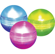 Trois boules de fête à rainures horizontales