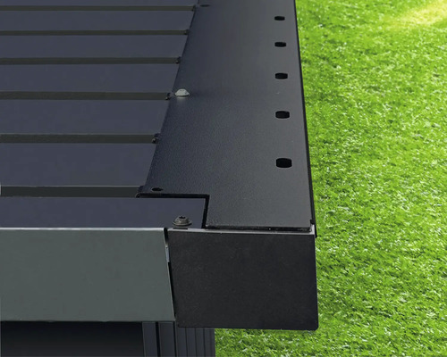 Vue détaillée d''un toit de terrasse avec des éléments métalliques