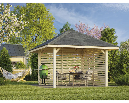 Gartenszene mit Pavillon, Grill, Esstisch und Hängematte im Garten