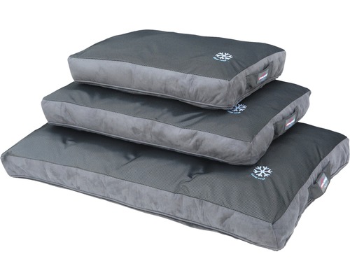 Drei graue Hundebetten unterschiedlicher Größe gestapelt