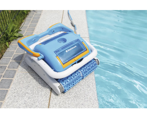 Robot de nettoyage de piscine Steinbach au bord de la piscine