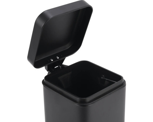 Poubelle à pédale noire ouverte