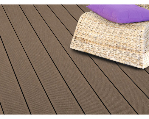 Planches de terrasse en bois avec siège et coussin