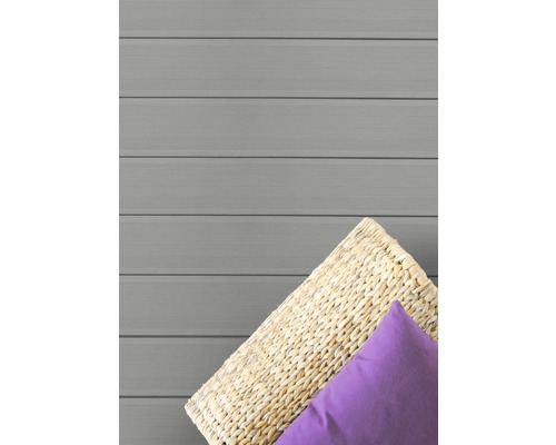 Lame de terrasse avec panier en osier et coussin