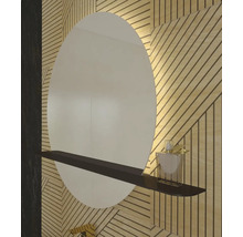 Miroir rond avec étagère dans la salle de bain