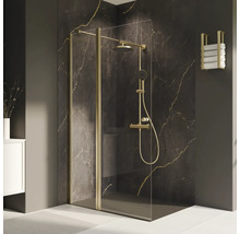Cabine de douche avec robinetterie et porte-serviettes dans une salle de bain