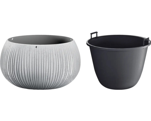 Blumentopf und Mörtelkübel im Bild.