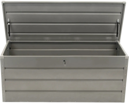 Geöffnete Gartenbox zur Aufbewahrung aus Metall