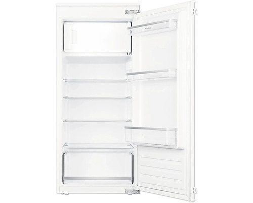 Réfrigérateur blanc ouvert avec étagères en verre et compartiments de porte