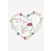 "Illustration von Winnie Puuh und Ferkel in einem Blumenherz mit dem Schriftzug ""Always by your side""."