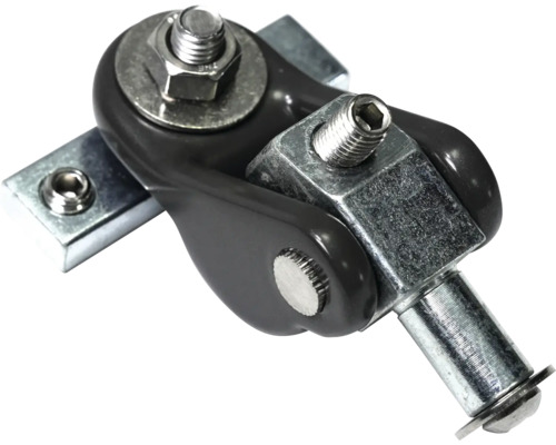 Gros plan d''une ferrure avec vis et écrous