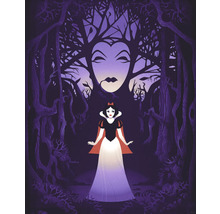 Illustration de Blanche-Neige dans la forêt avec le visage de la méchante reine dans l''arbre