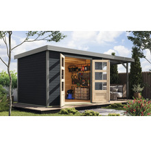 Abri de jardin en bois avec portes doubles ouvertes, panneau à outils et étagères à l''intérieur, sur une terrasse en bois dans un jardin