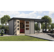 Scène de jardin avec remise, établi et coin salon