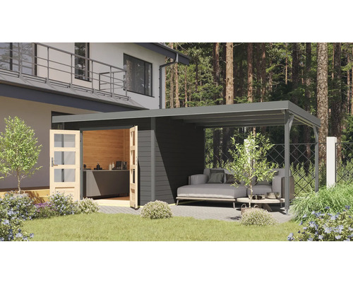 Abri de jardin avec auvent ouvert et coin salon dans le jardin