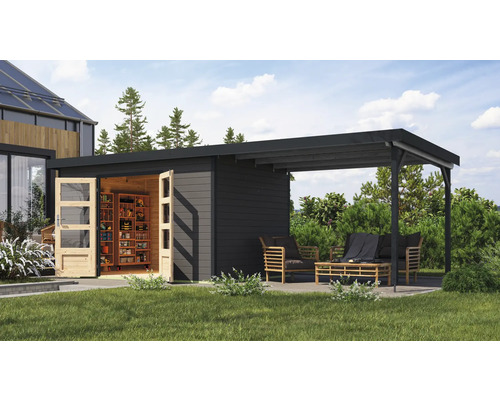 Abri de jardin en bois avec étagères et terrasse couverte avec des sièges dans le jardin