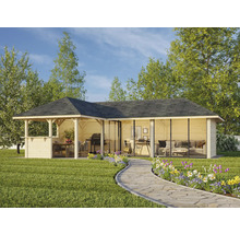 Maison de jardin en bois avec espace barbecue, coin repas et salon vitré dans le jardin