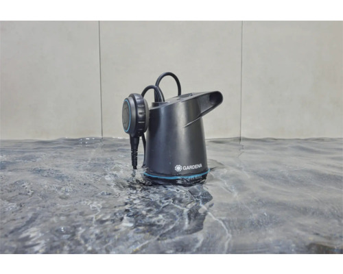 Pompe d''évacuation Gardena dans l''eau
