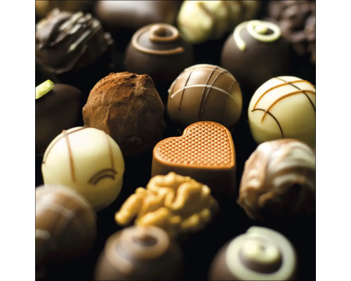 Verschiedene Pralinen und Trüffel