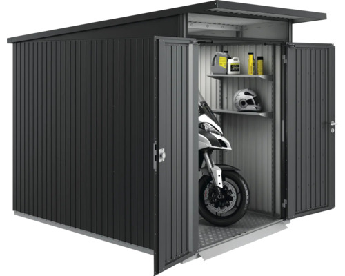 Abri de jardin métallique avec portes ouvertes, moto, étagère, bidons d''huile et casque