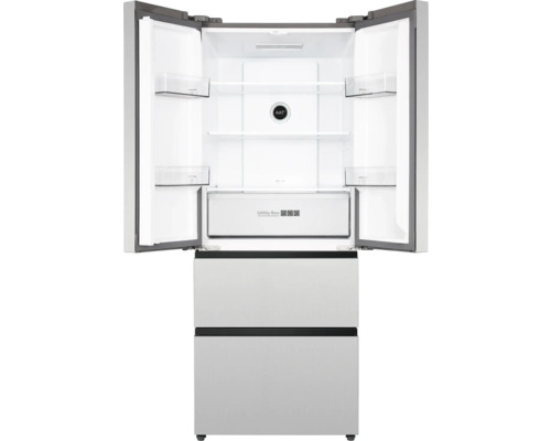 Réfrigérateur ouvert avec plusieurs étagères et tiroirs pour le stockage des aliments.