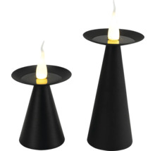 Zwei schwarze Kerzenständer mit elektronischen Kerzen