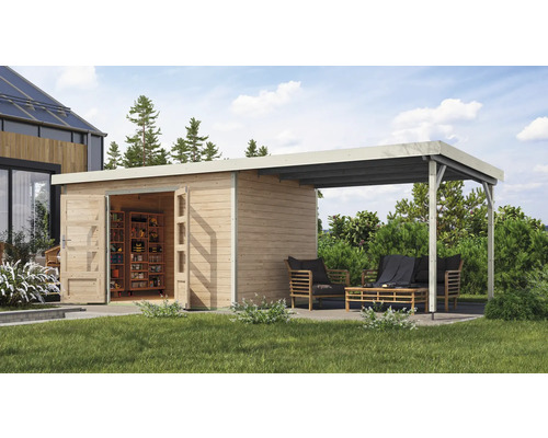 Abri de jardin en bois avec abri de voiture et portes ouvertes, dans le jardin avec pelouse